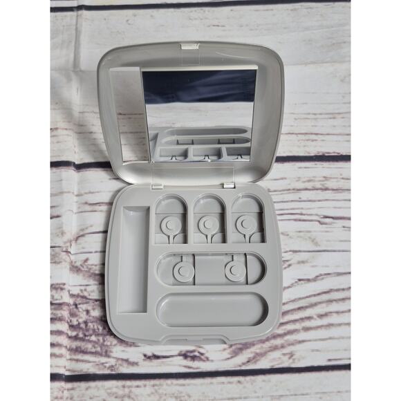 Mary Kay MK Signature Custom Compact Grey Refillable Makeup Compact With Mirror - Picture 3 of 8